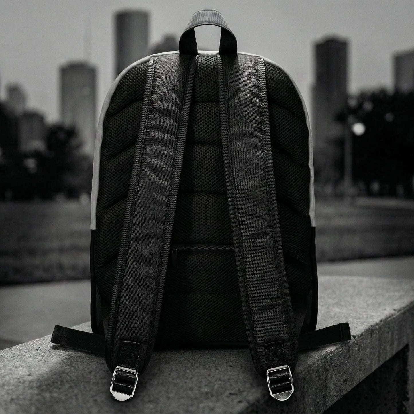 Rear view showing the breathable 3D air-mesh back padding and reinforced ergonomic shoulder straps.